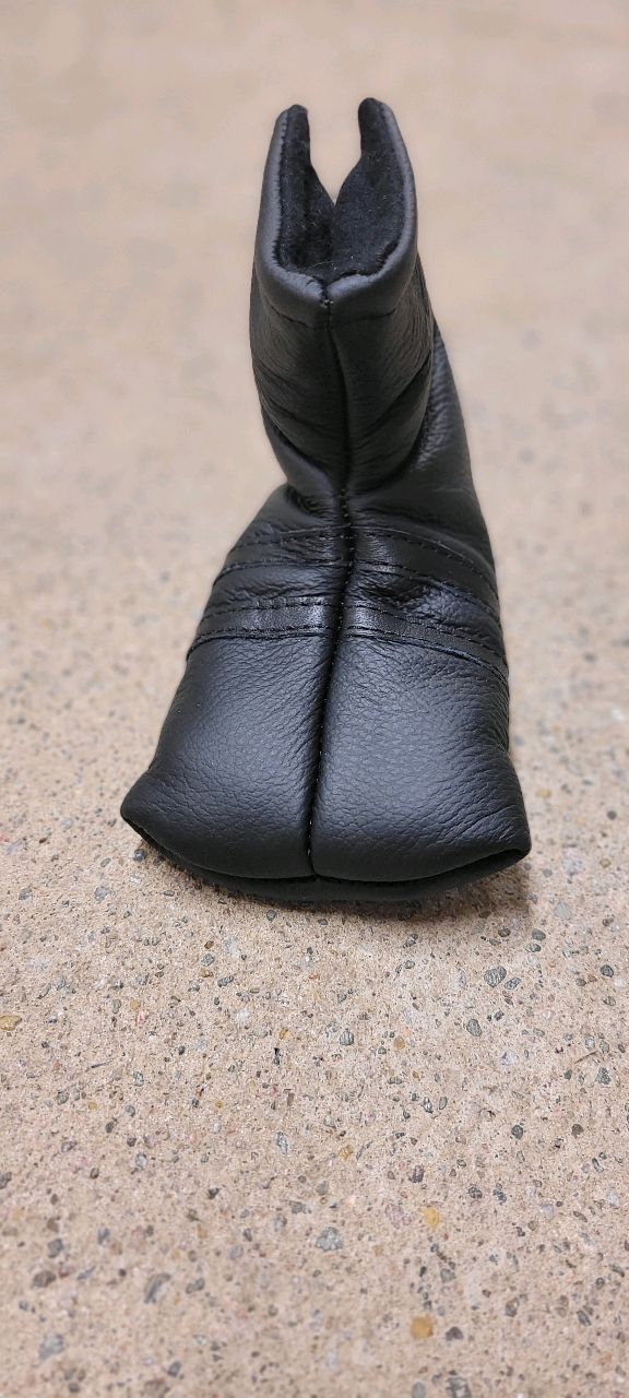 The black premium leather putter headcover - Blade